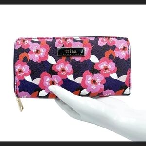 NWT IN PLASTIC Trina Turk All Over Narcissus Large Zip Around